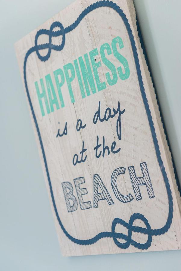 Sound Of The Sea, Beach Front Bungalow With Hot Tub, In Tywyn Ngoại thất bức ảnh