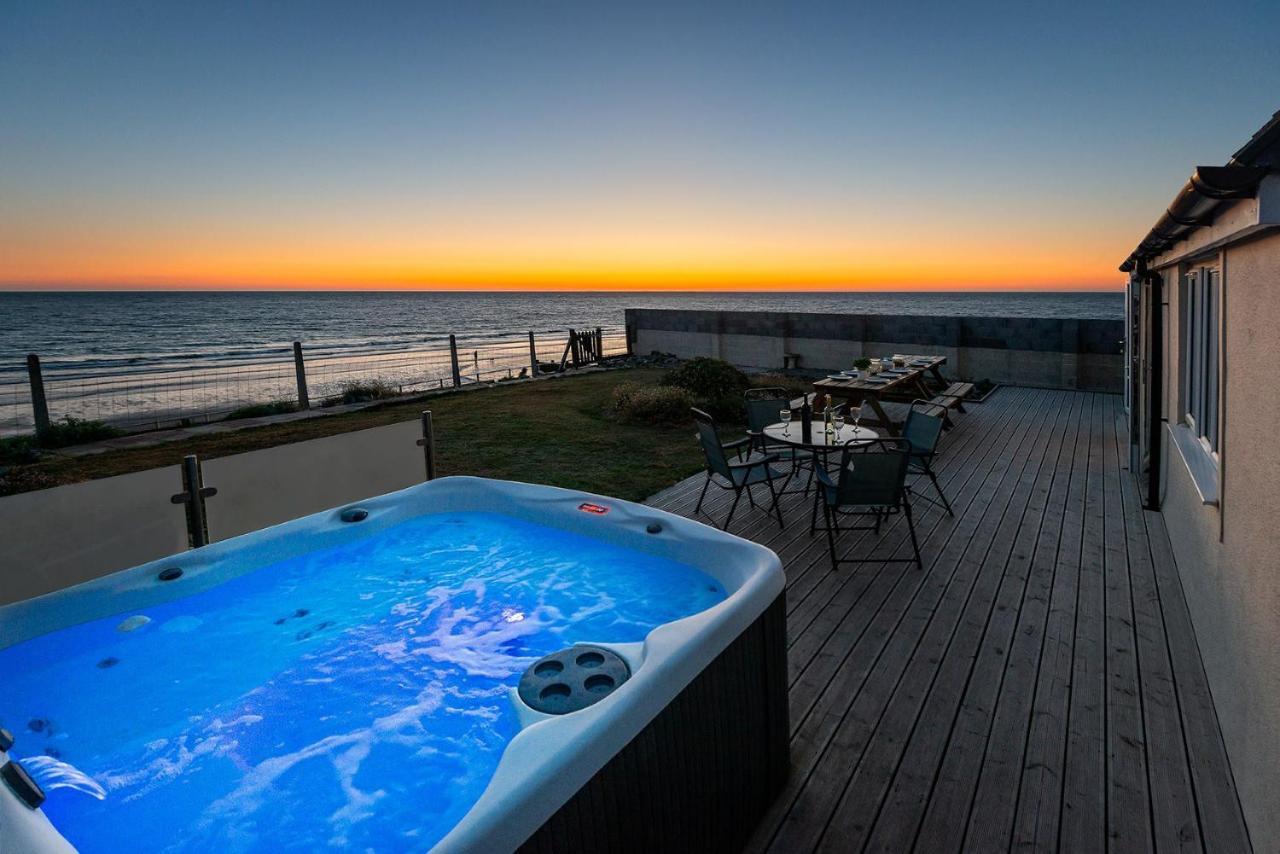 Sound Of The Sea, Beach Front Bungalow With Hot Tub, In Tywyn Ngoại thất bức ảnh